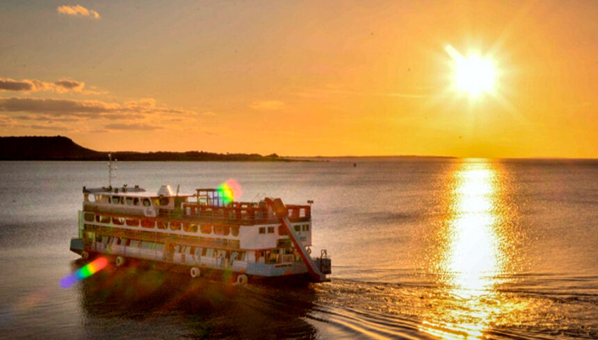 Passeio pela Vinícola Rio Sol+ Catamarã+Pôr do Sol